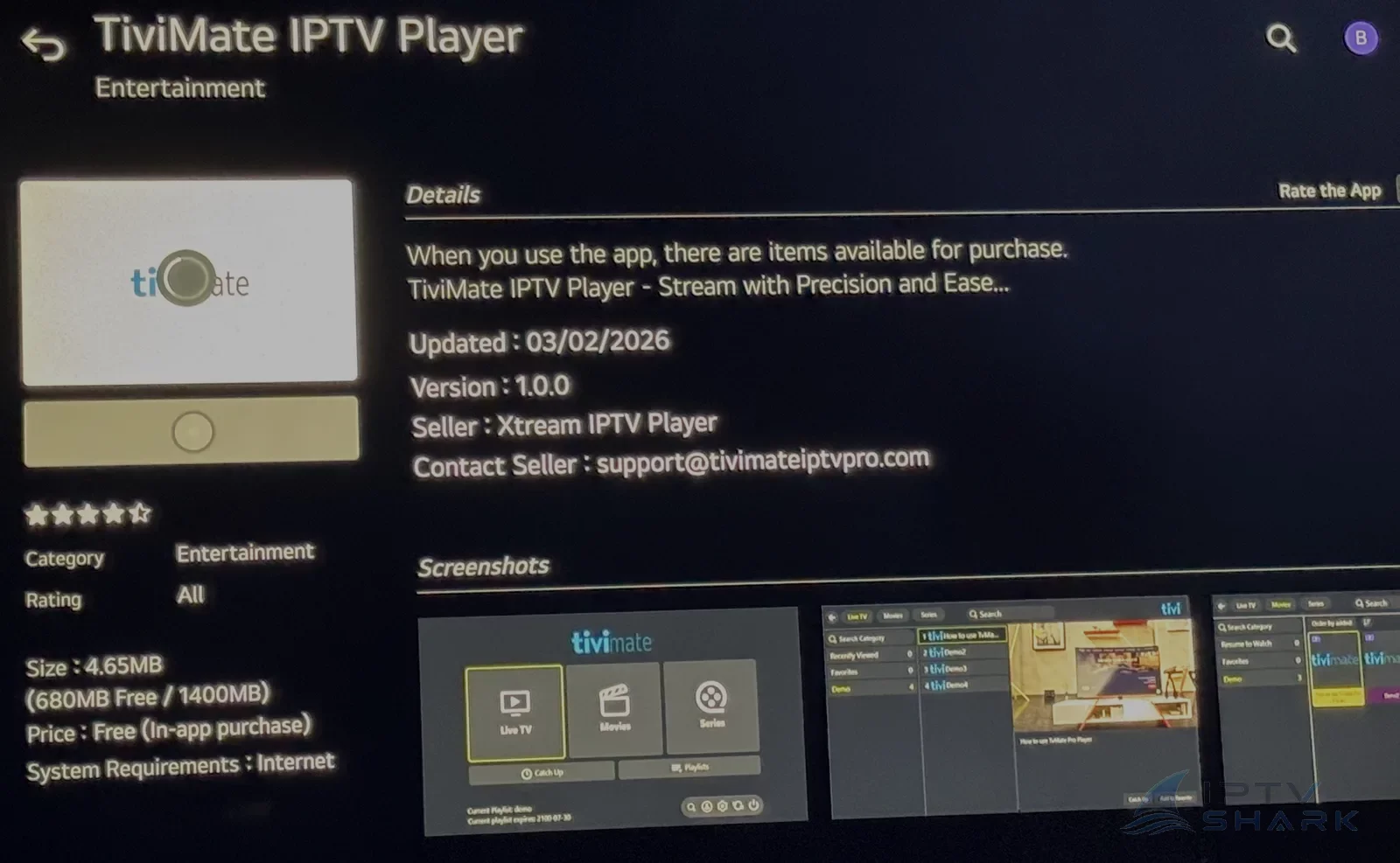 Fiche Google Play de TiviMate IPTV Player photographiée sur un écran de télévision