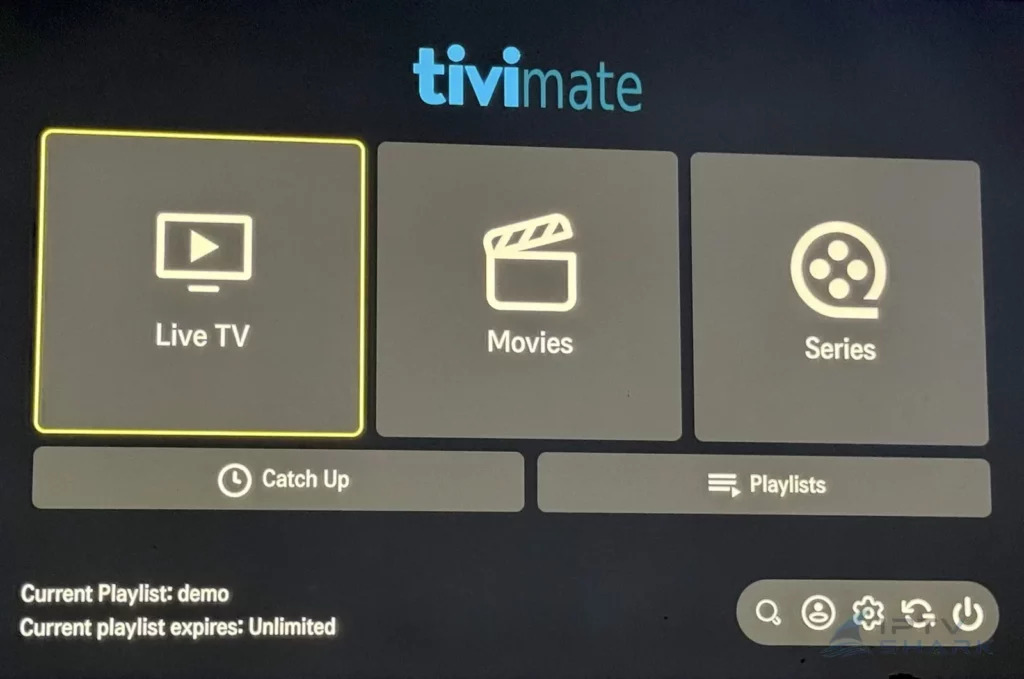 Écran d'accueil de TiviMate affiché sur un téléviseur via un appareil externe