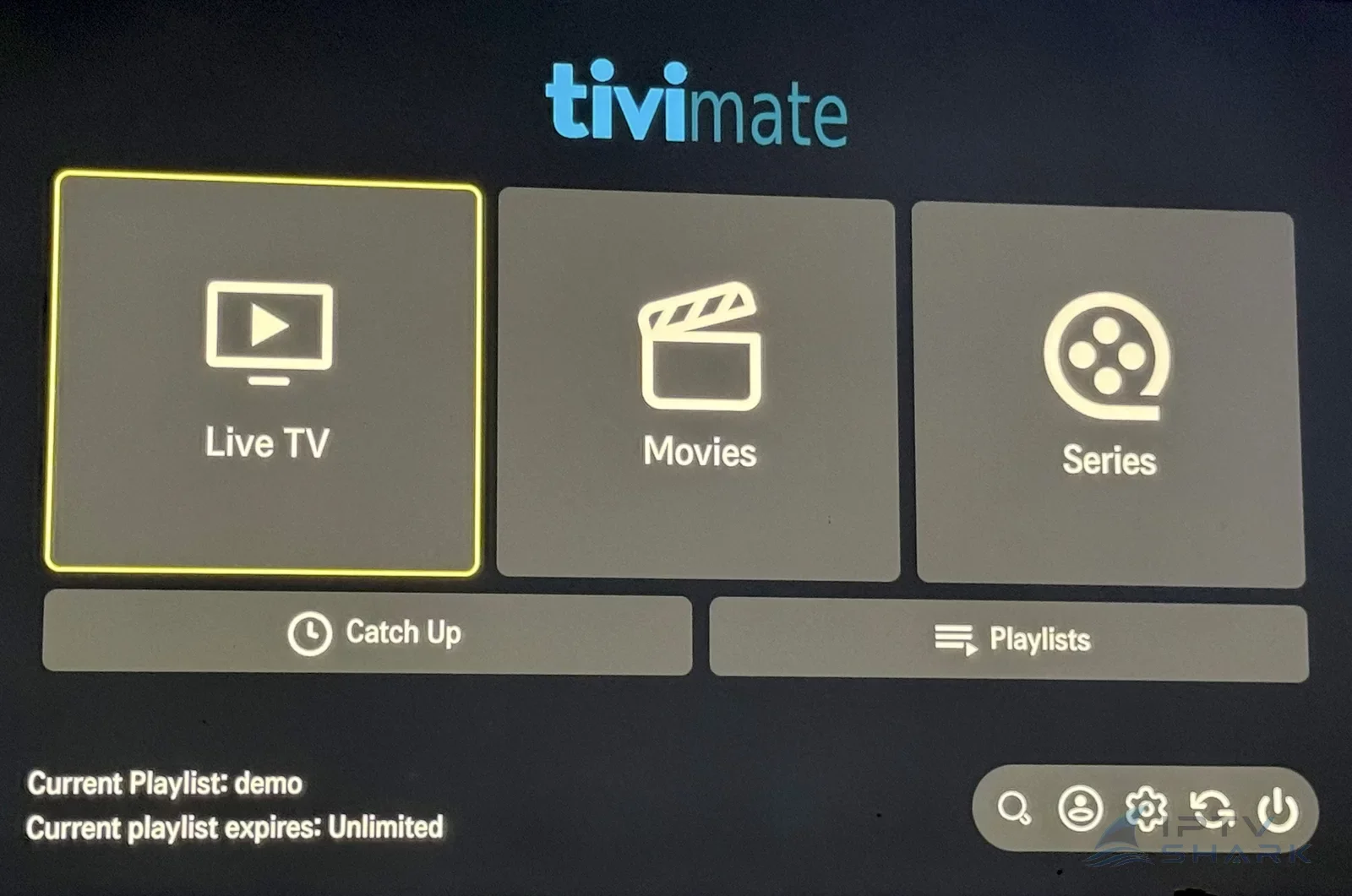Écran d'accueil de TiviMate affiché sur un téléviseur via un appareil externe